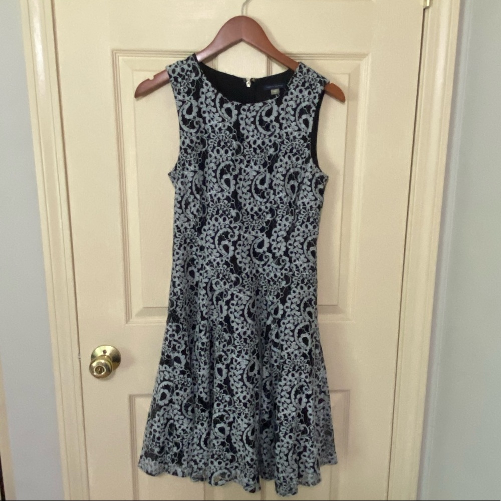 Tommy Hilfiger Black cocktail Dress w/ white lace overlay & gold accent, sz 4